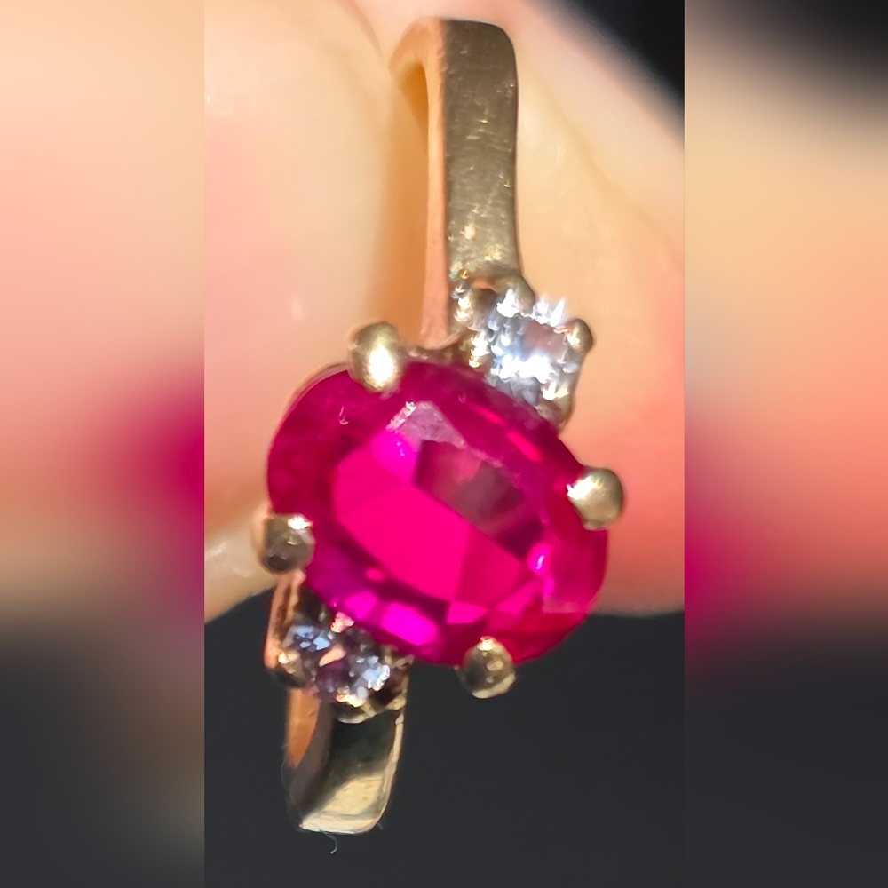 Vintage Solid 10K Yellow Gold 1 Carat Ruby 2 .07 Natural Diamonds 1970s SPRING